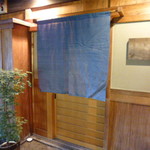 なる屋 - お店の入り口