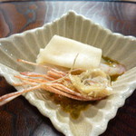 なる屋 - 甘海老とぼたん海老　頭はカラリと揚げてあります