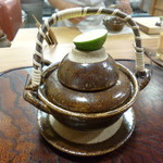 なる屋 - 土瓶蒸しは天然の舞茸を使ったもの