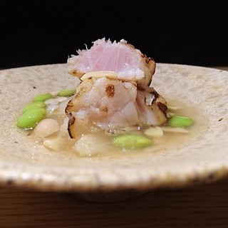 旬の食材を堪能できる『おまかせコース』。