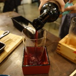 ボーディングゲート - 赤ワインも追加