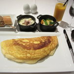 ラ・メール・プラール - ラ・メール・プラール伝統のオムレツ(昔風ベーコン＋季節の野菜)。