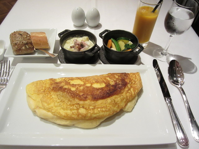 とらさんオムレツ♡(21) モン・サン＝ミッシェルの伝統のオムレツ。丸の内でも食べられるように