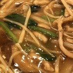 幸味亭 - 豚細切りラーメンのアップ