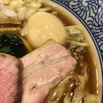麺処ほん田 - 吊るし焼きバラチャーシュー、味玉