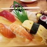 Sushi Hachi - 得ランチセットの握り