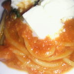 トラットリア タンタボッカ - やっぱり美味！！フレッシュトマトのスパゲッティ（水牛モッツァレラ＋500）