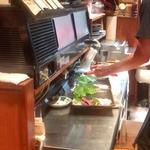 波津馬 - 調理の様子