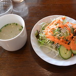 タージマハルエベレスト - ランチのスープとサラダ