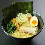 Yugawara Ramen - 煮卵入りラーメン