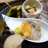 斗米庵 - 鰆南蛮漬け・茄子・柿・アボカドソース・すだち煮凍り・水菜と海老の和えもの・海老芋・銀杏・大徳寺麩