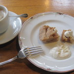 オーガニックレストラン 田舎の日曜日 - アップルパイにクリームが合ってました