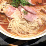 麺と心 7 - 魚介ラー油肉そば（2018年10月限定第2弾）（麺）