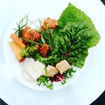 SKY HUB LOUNGE - 料理写真:えごまの葉がありました☆