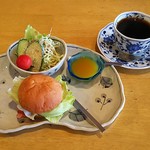 Nachu Rahato - 竹炭コーヒー（430円）、モーニング（BLT）
