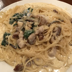 フラテッロ - ほうれん草と豚肉のカルボナーラ