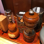 つけそば 神田 勝本 - 味変グッズ、結構あったんですが感動して使うの忘れました…次回こそ。