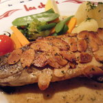 Les choux - 本日の魚料理(本鱒のアーモンド焼き)