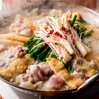【鶏白湯鍋】約7時間かけて炊いている極上の鶏白湯出汁を堪能！