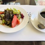 カフェ ミミ - とっても美味しかった サラダ と 薄ーいコーヒー。