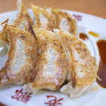 老郷 - ギョウザ450円。