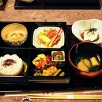 俵石閣 本館茶寮 - 松花堂弁当3,564円