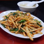 珍来飯店 - 豚肉とニラとタケノコ炒め