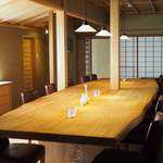 Hyouseki Kaku Honkan Saryou - カフェの大テーブル