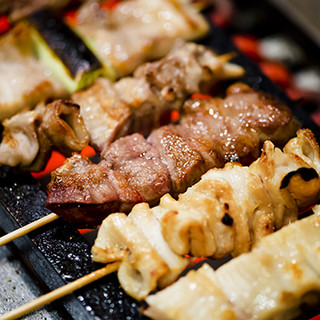 継ぎ足しの秘伝焼鳥のタレと自家製辛味噌が自慢です