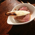 ホルモンさわ - ネギと一緒に卵の黄身を付けていただきますが絶品でした！✌️