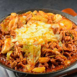 まだまだ話題★とろけるチーズの衝撃の旨さチーズタッカルビ！