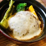 カフェ&キッチン ユニック - 「白老牛のチーズハンバーグ煮込み」。