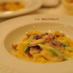 ラ・ベットラ・ダ・オチアイ ナゴヤ - 生ハムとマッシュルーム、アスパラの生クリームソース　フェットチーネ