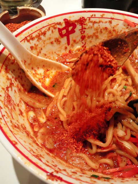 蒙古タンメン中本 吉祥寺店 - 麺が減って来たので更に一味投入♪