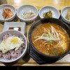 삼시세끼 - 料理写真:통삼겹 김치 찌개(トンサムギョプキムチチゲ:豚肉入りキムチ鍋)　7000₩