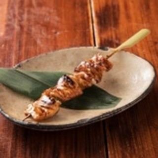 Yakitori carefully grilled over binchotan charcoal. The sauce passed down for 40 years is exquisite!