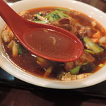 Mimiken - ピリ辛牛肉刀削麺のスープ
