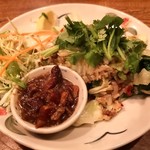 タイ東北料理 イサーン・キッチン - カオパット　ナンプリック　ルア(海老みそチャーハン)950円