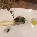 シクラメンテ - 低温で火をいれたサワラ 小松菜とマグロのスライス インゲン豆のペースト