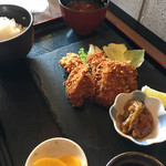 日本酒と串カツ・酒粕おでん 一穂 - ランチの鮪カツ定食
            南瓜の煮物が見切れてしまいました^^;