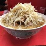 ラーメン二郎 - 小豚野菜からめニンニク少な目