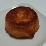 ひと口目から溢れるようなバターの香り！贅沢過ぎるシェフのスペシャリテ、クイニーアマン320円