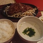 焼肉酒家　弁慶 - ステーキセット。830円。