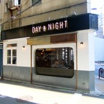 DAY&NIGHT - 面白い形の建物。