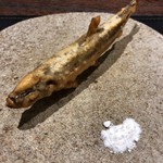 傳 - 先付2：本ししゃも一本揚げ