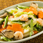 Pad pak ruam mit / Stir-fried vegetables with oyster sauce