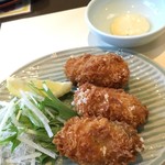 梅の花 - 牡蠣フライは広島産 大きくて旨味たっぷりです。