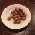 龍華餃子 - 揚げピーナッツ