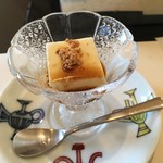 梅の花 - デザートの嶺岡豆腐 牛乳を使ったモッチリ豆腐です。きな粉がまぶして有ります。