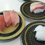 はま寿司 - ハマチ、イカ、マグロ３種盛り